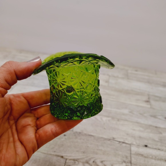Green Glass Top Hat Vintage Whimsy Decor Collectible Display Toothpick Holder - Picture 8 of 10